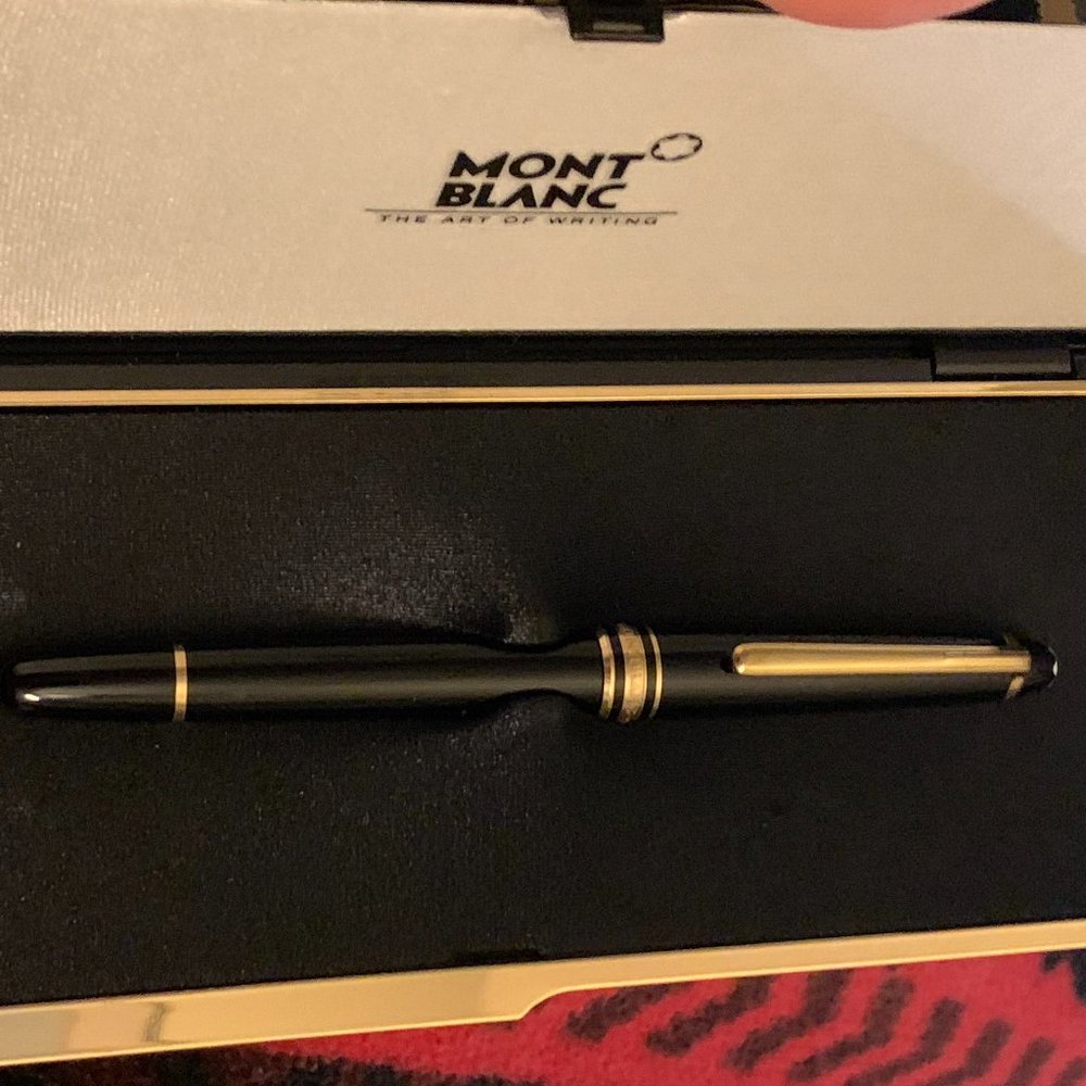 MontBlanc Meisterstuck 163Rollerball Gold Trim Pen